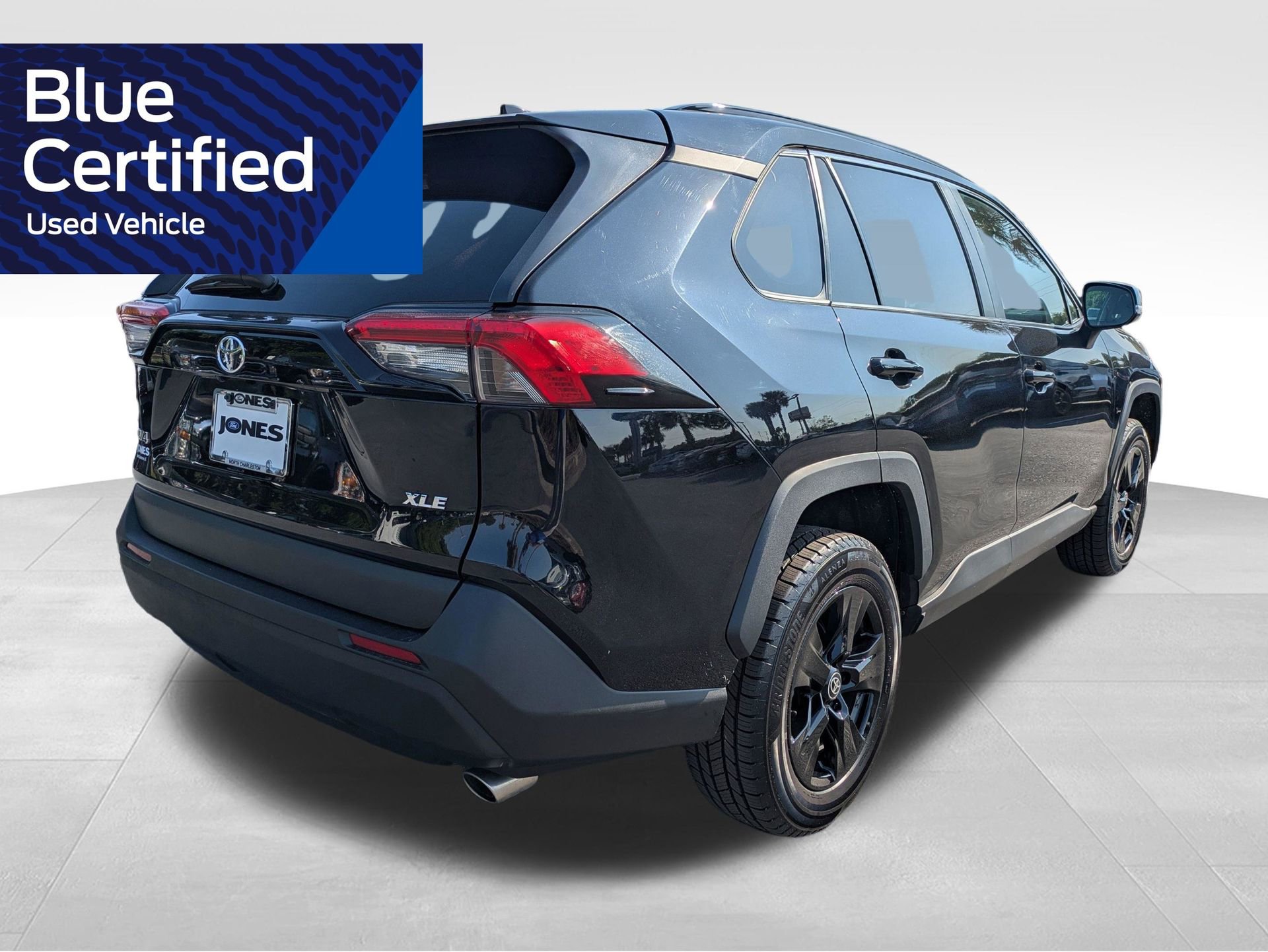 Used 2023 Toyota RAV4 XLE FWD image 5