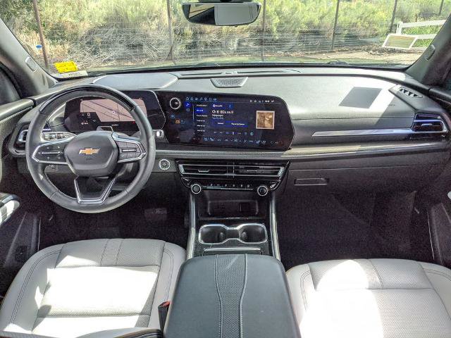 Used 2025 Chevrolet Traverse High Country FWD image 7