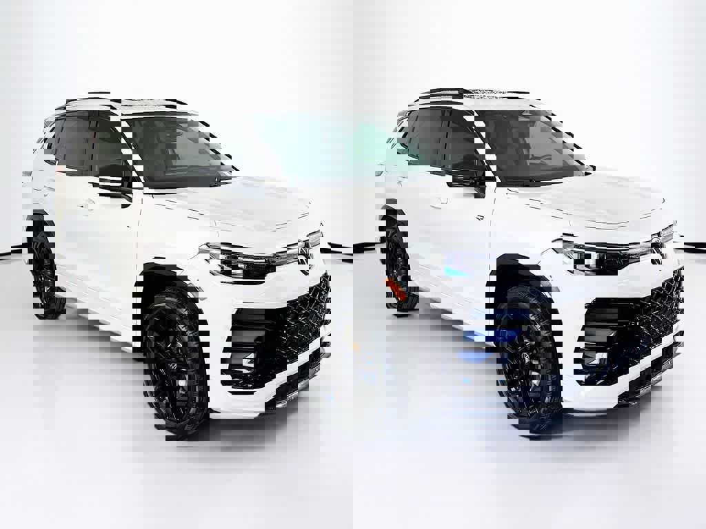 Used 2025 Volkswagen Tiguan SE R-Line image 24