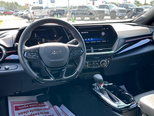 Used 2026 Chevrolet Trax RS w/ Sunroof Package FWD image 10