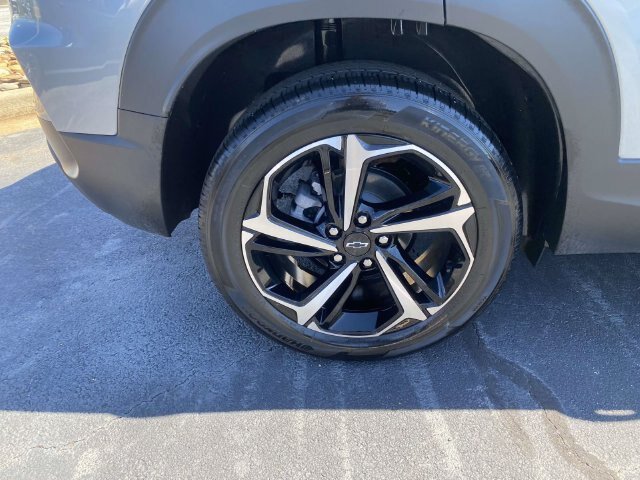 Used 2023 Chevrolet TrailBlazer RS w/ Convenience Package FWD image 9