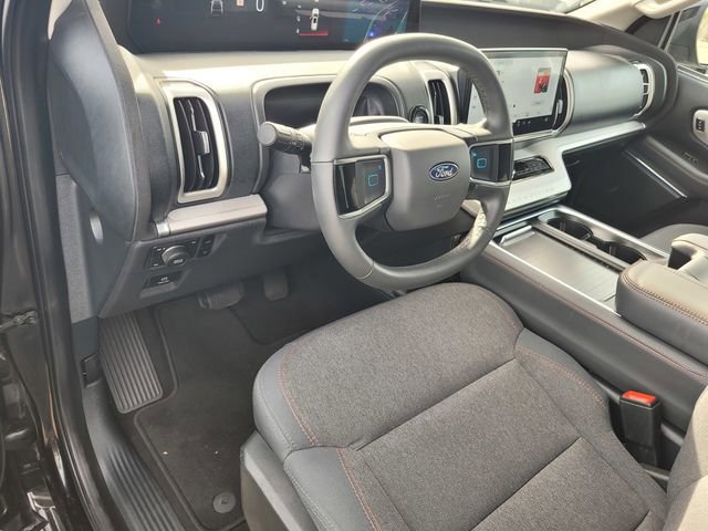 Certified 2025 Ford Expedition Active image 9