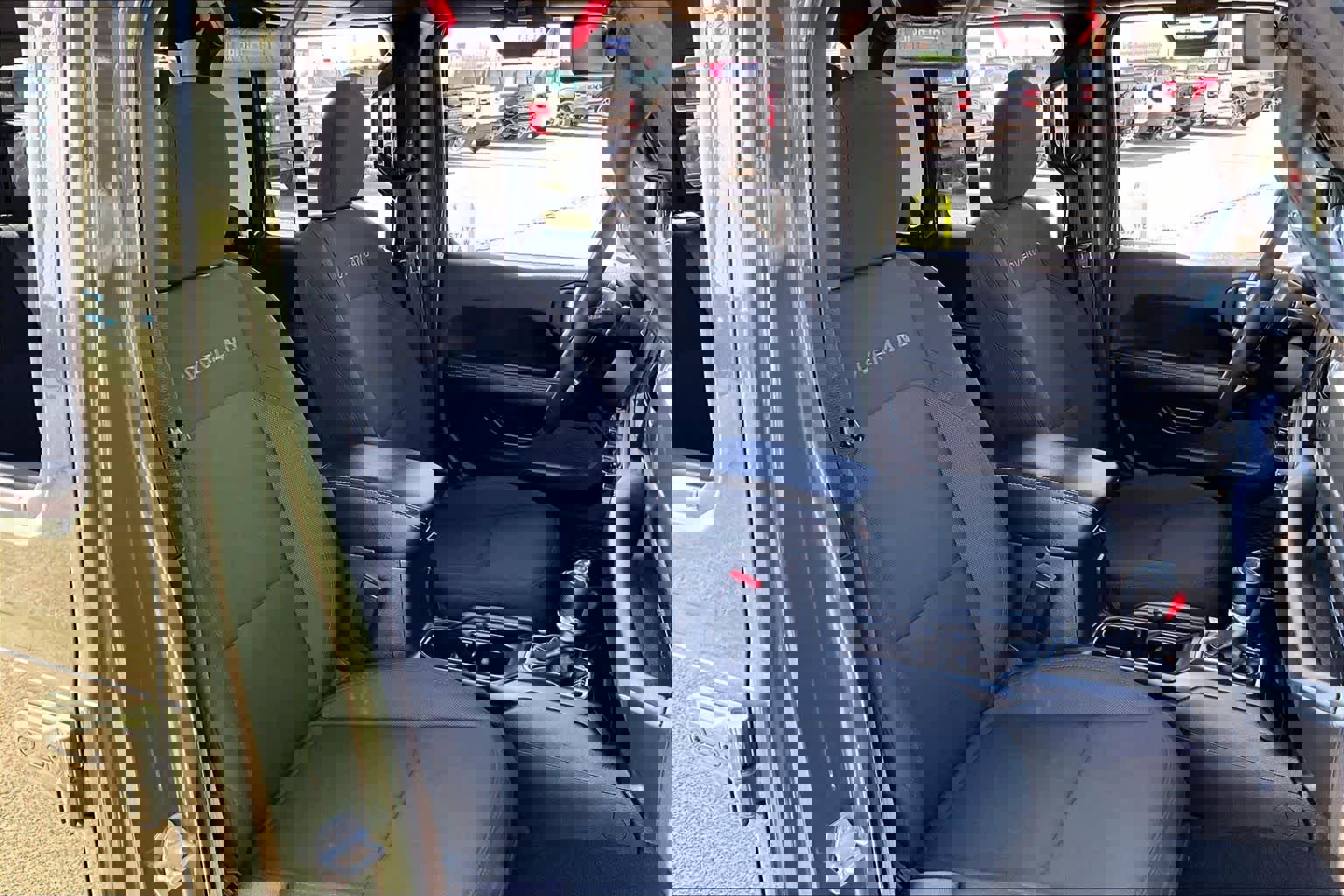 Used 2023 Jeep Gladiator Overland image 9