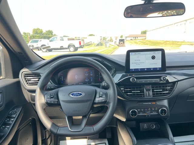 Certified 2025 Ford Escape ST-Line FWD image 24