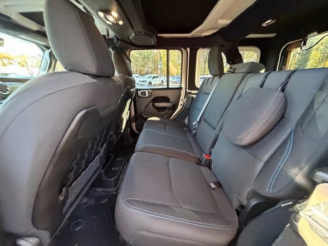 Used 2022 Jeep Wrangler Rubicon w/ Cold Weather Group image 19
