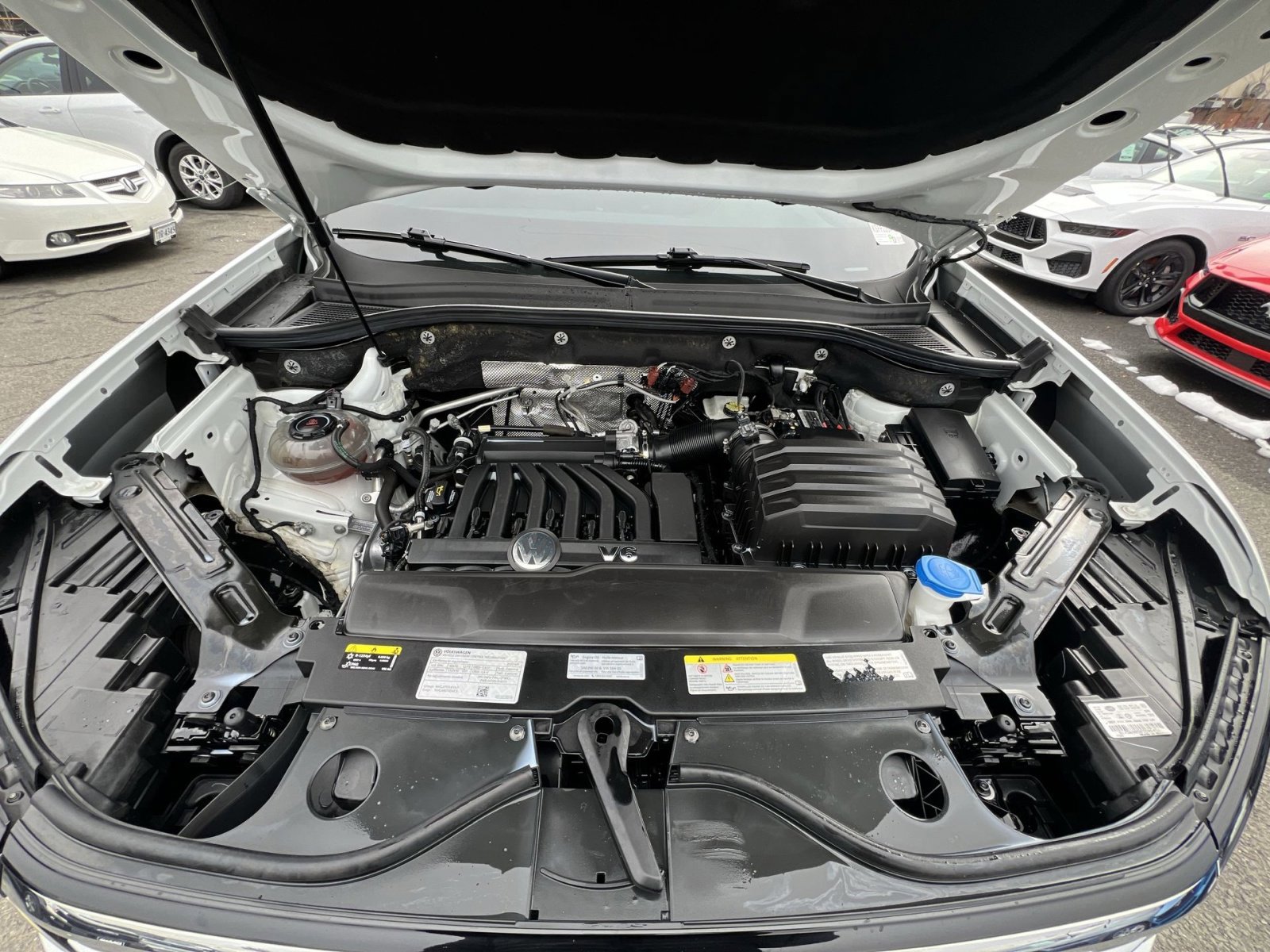 Used 2022 Volkswagen Atlas SEL R-Line image 29