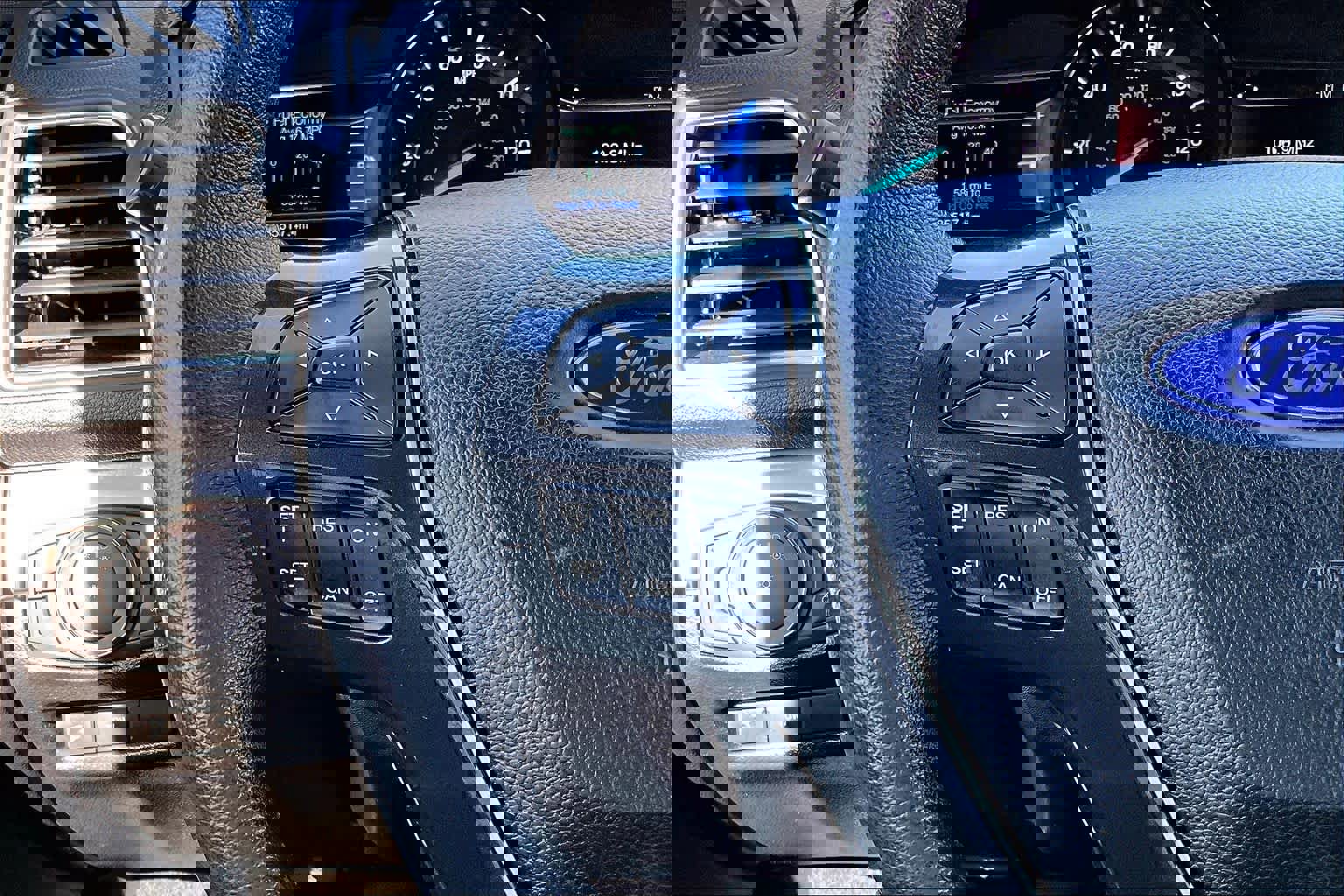 Certified 2019 Ford Explorer Limited w/ Class III Trailer Tow Package image 25