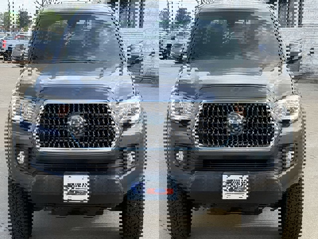 Used 2018 Toyota Tacoma TRD Off-Road w/ Technology Package image 6
