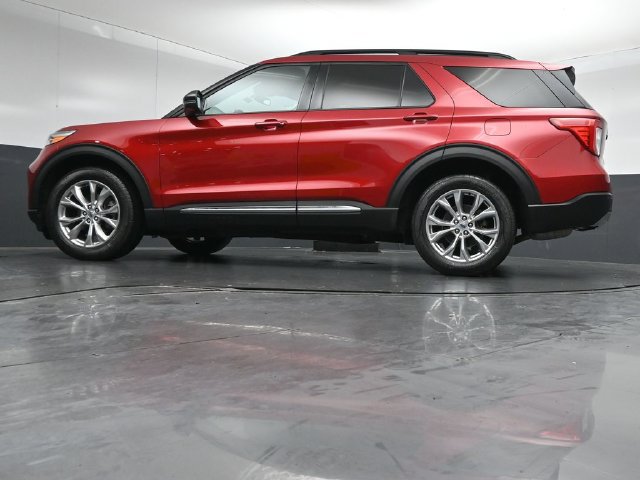 Certified 2024 Ford Explorer XLT w/ Equipment Group 202A AWD/4WD image 41