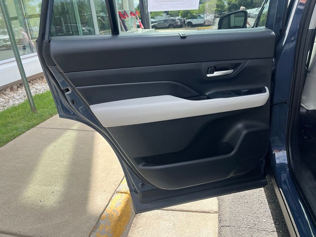 Used 2025 Toyota Grand Highlander FWD image 17