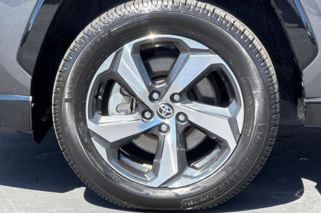 Used 2021 Toyota RAV4 SE w/ Weather & Moonroof Package AWD/4WD image 32