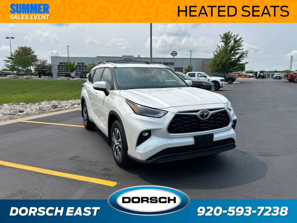 Used 2022 Toyota Highlander XLE AWD/4WD image 4