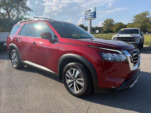 Used 2024 Nissan Pathfinder SL FWD image 3