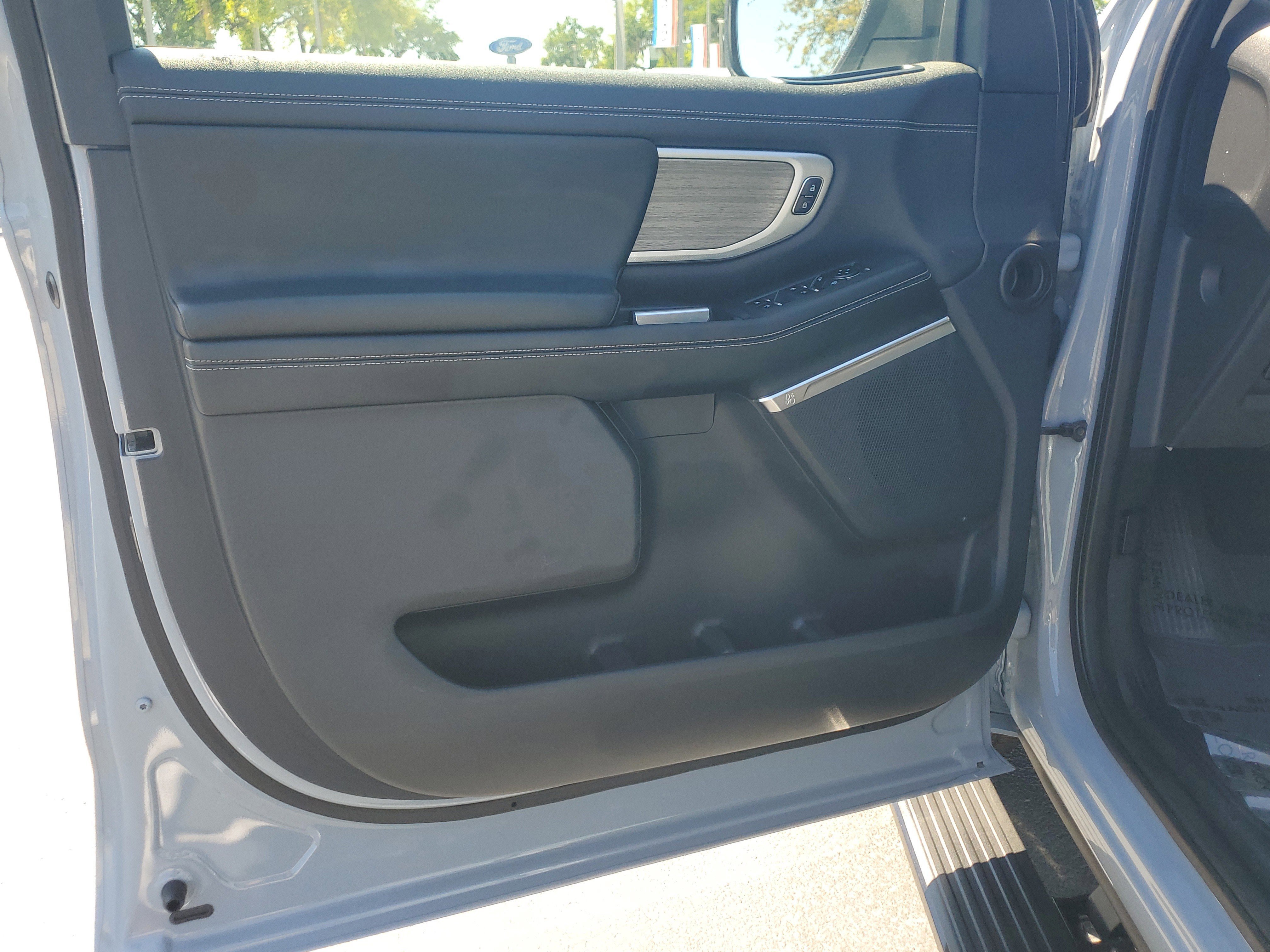 Certified 2025 Ford Expedition Max Platinum image 19