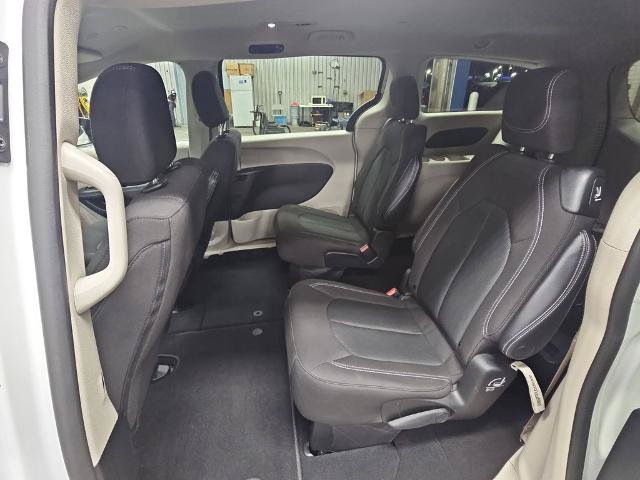 Used 2023 Chrysler Voyager LX FWD image 14