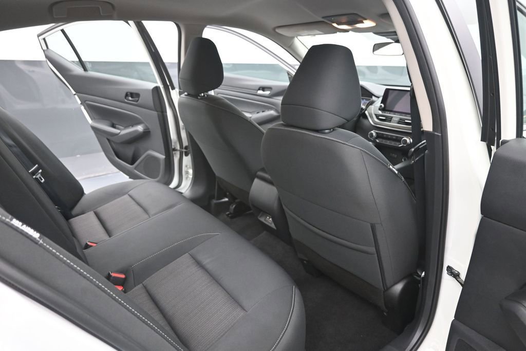 Used 2025 Nissan Altima 2.5 SV FWD image 17