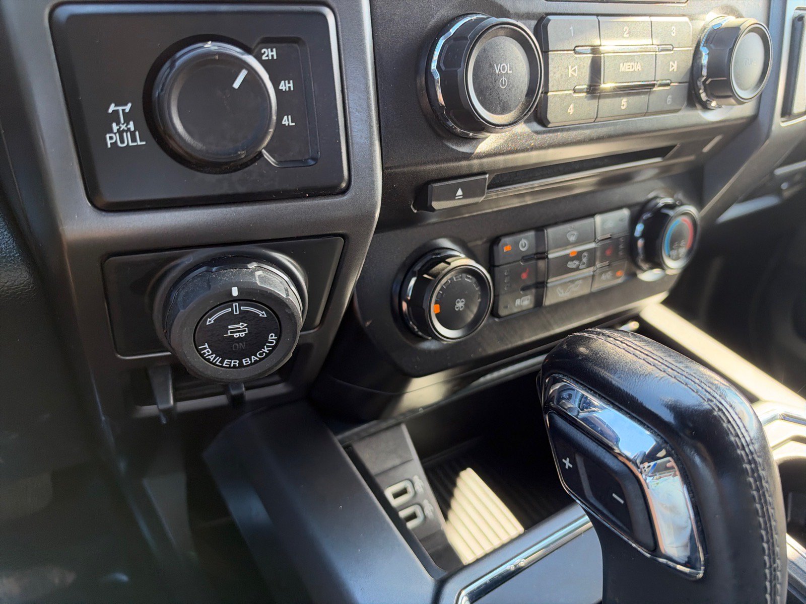 Certified 2018 Ford F150 XLT w/ Equipment Group 302A Luxury AWD/4WD image 31