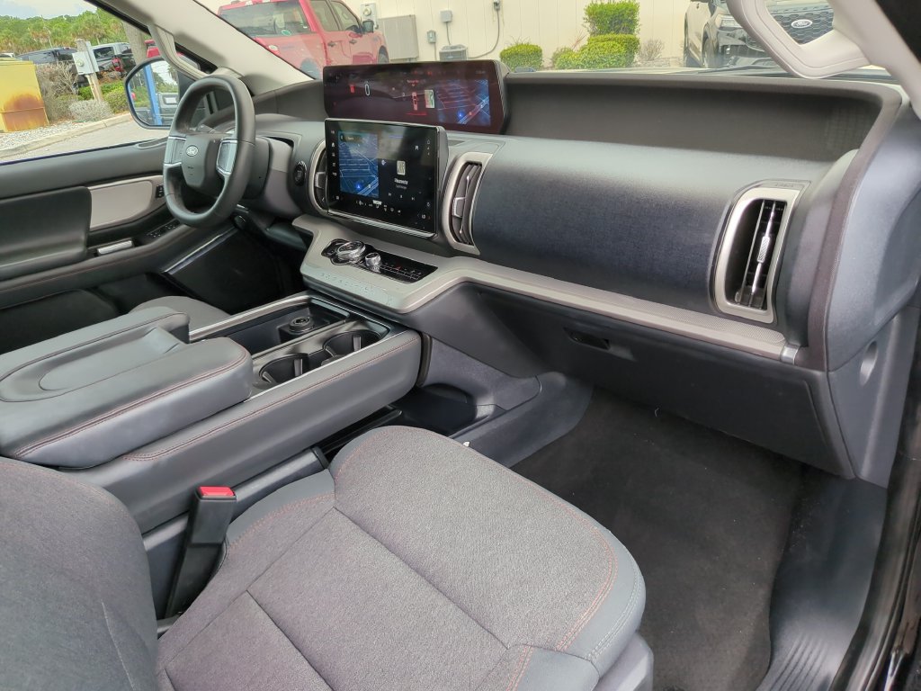Certified 2025 Ford Expedition Active AWD/4WD image 15