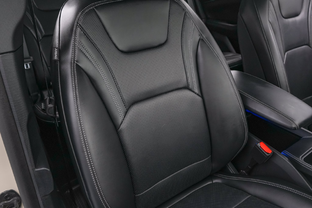 Certified 2025 Ford Mustang Mach-E Premium RWD image 27