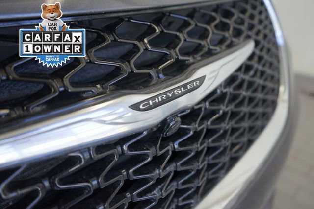 Used 2023 Chrysler Pacifica Touring-L FWD image 18