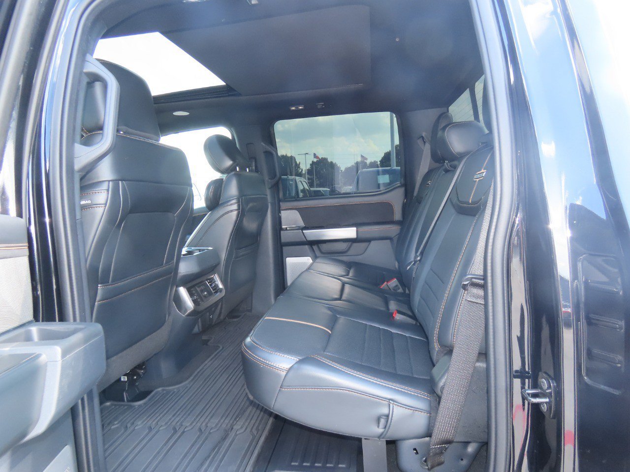 Certified 2024 Ford F350 Platinum w/ Tremor Off-Road Package AWD/4WD image 18