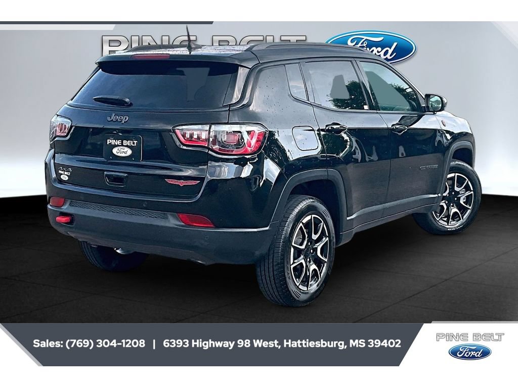 Used 2024 Jeep Compass Trailhawk AWD/4WD image 11