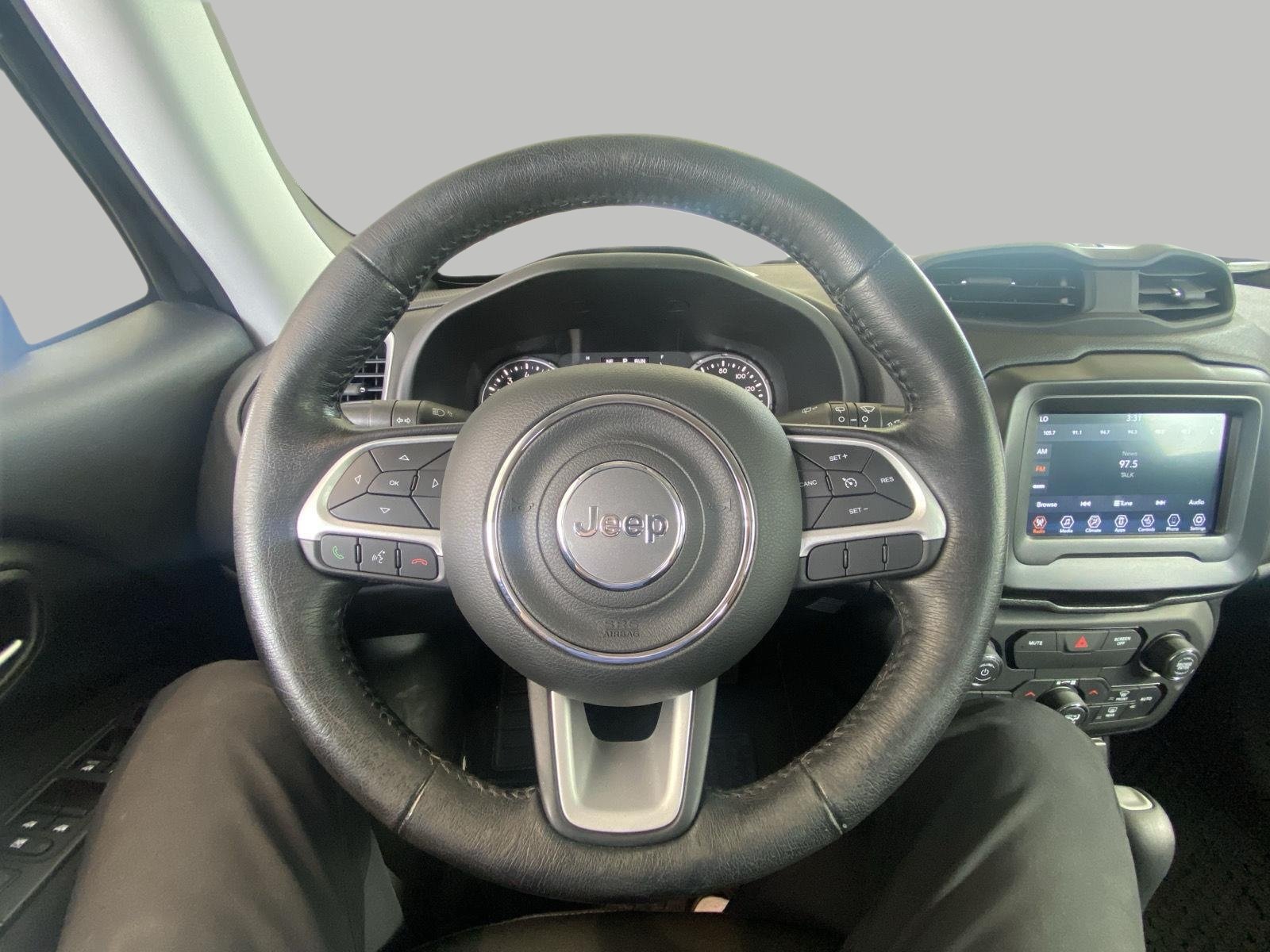 Used 2018 Jeep Renegade Latitude w/ Cold Weather Group AWD/4WD image 16