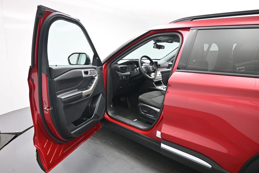 Certified 2023 Ford Explorer XLT RWD image 8