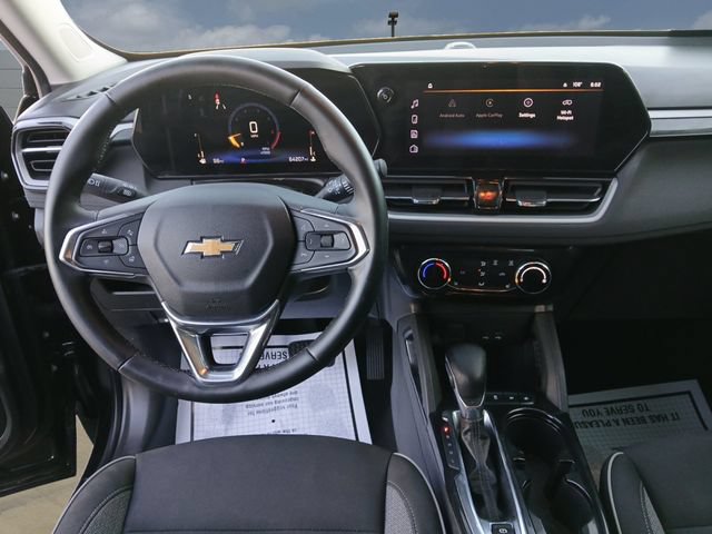 Used 2025 Chevrolet TrailBlazer LT w/ LT Cold Weather Package FWD image 10