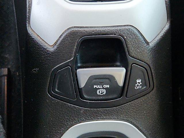 Used 2017 Jeep Renegade Latitude FWD image 17