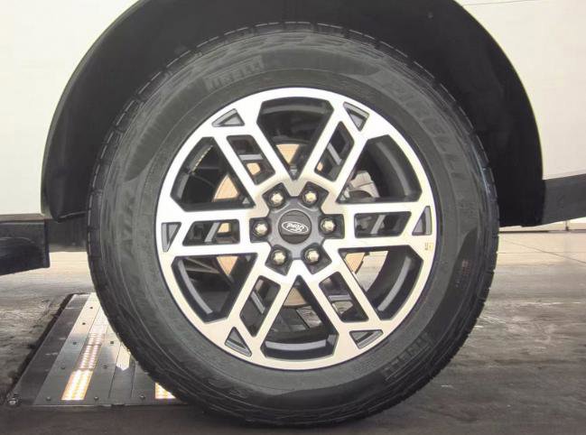 Certified 2025 Ford Expedition Active image 13