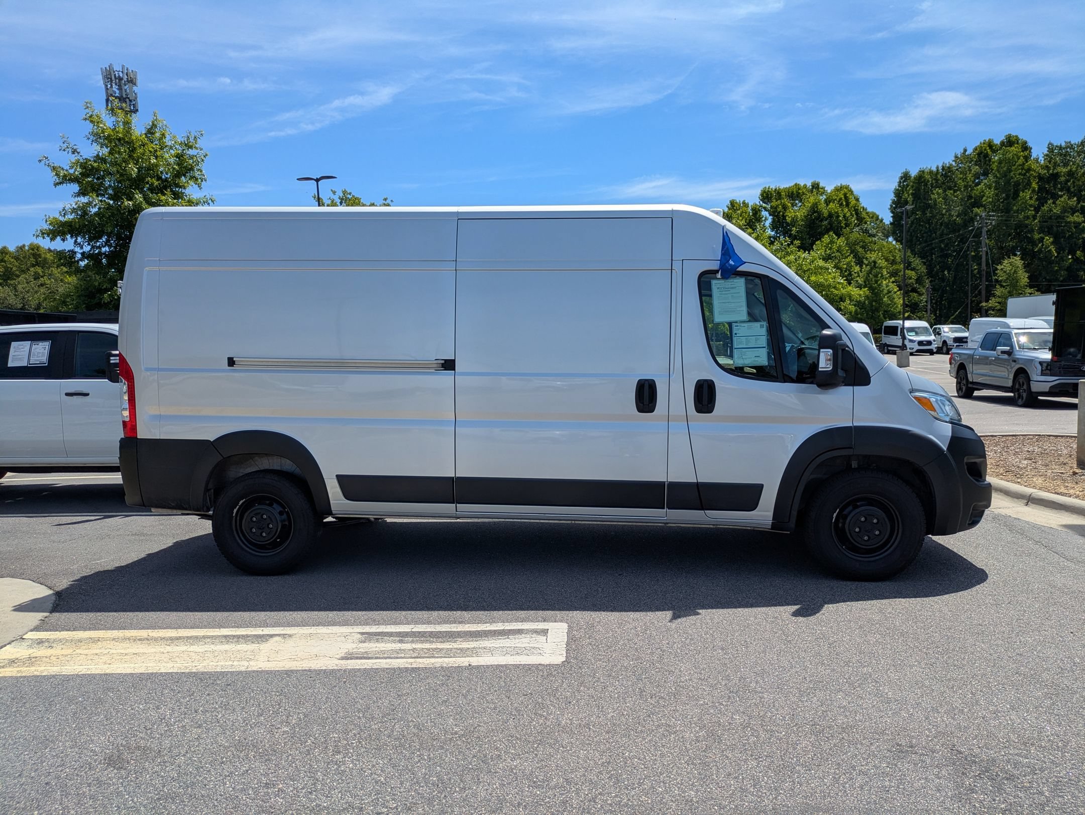 Used 2023 RAM ProMaster 2500 FWD image 3