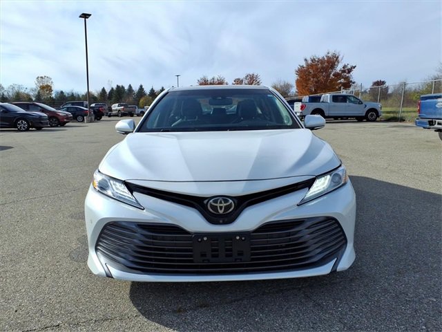 Used 2018 Toyota Camry XLE video 2