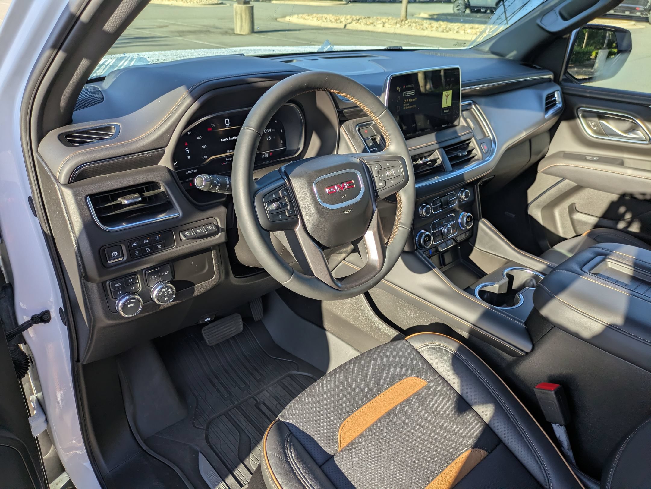 Used 2024 GMC Yukon AT4 w/ Technology Package AWD/4WD image 14