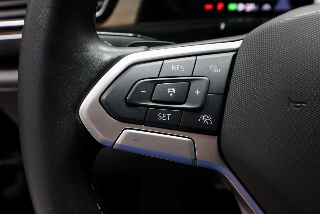Used 2025 Volkswagen Atlas SE FWD image 28