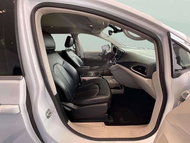 Used 2024 Chrysler Pacifica Limited FWD image 20