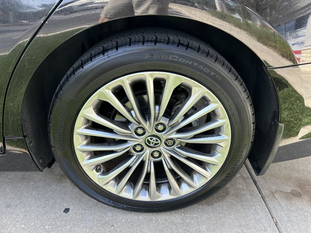 Used 2019 Toyota Avalon Limited FWD image 13