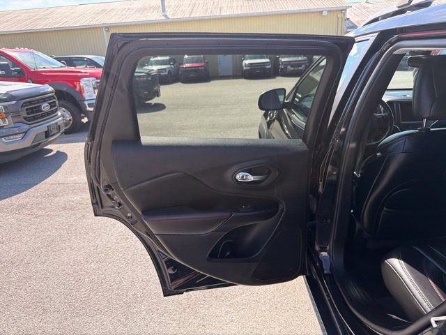 Used 2019 Jeep Cherokee Trailhawk w/ Cold Weather Group AWD/4WD image 45