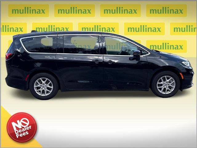 Used 2024 Chrysler Pacifica Touring-L FWD video 2