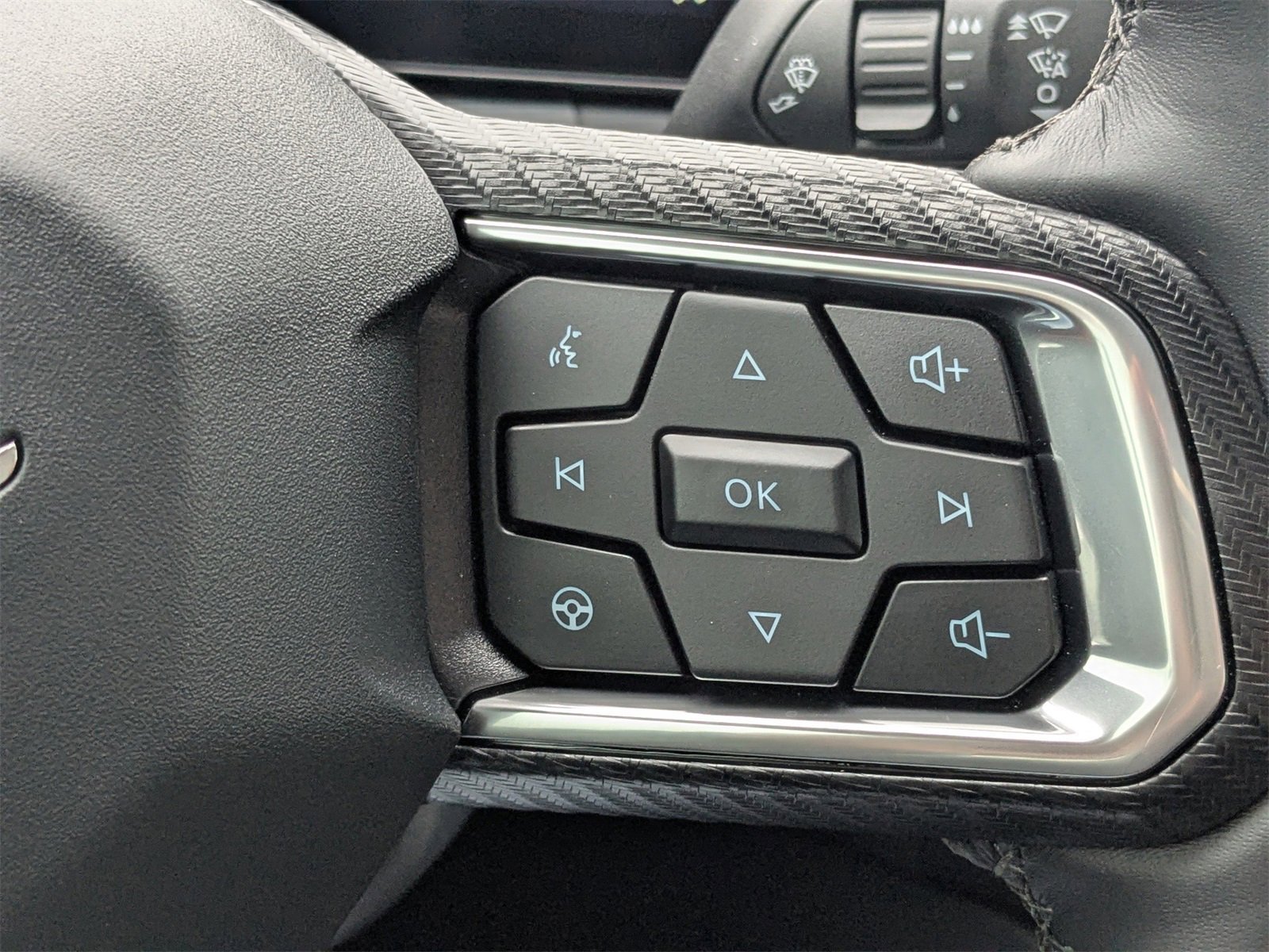 Certified 2025 Ford Mustang Premium image 21