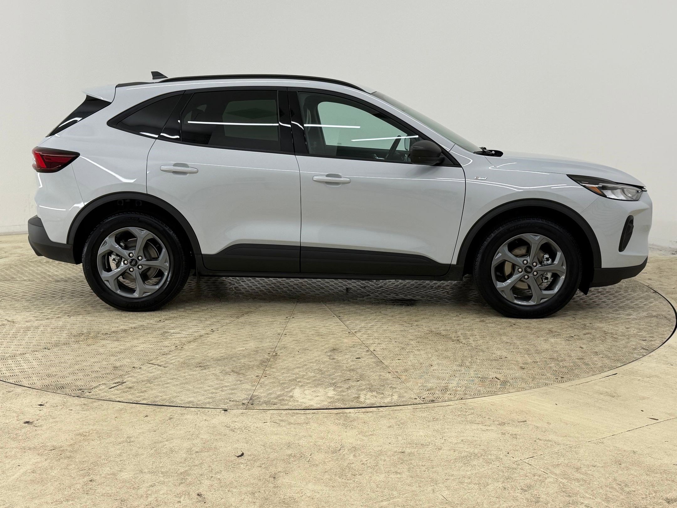 Certified 2025 Ford Escape ST-Line image 7