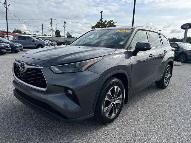 Used 2022 Toyota Highlander XLE AWD/4WD image 7