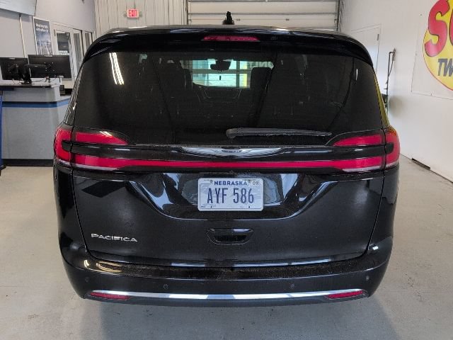 Used 2025 Chrysler Pacifica Select FWD image 4