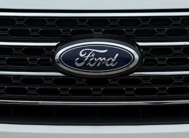 Certified 2024 Ford Explorer XLT RWD image 9