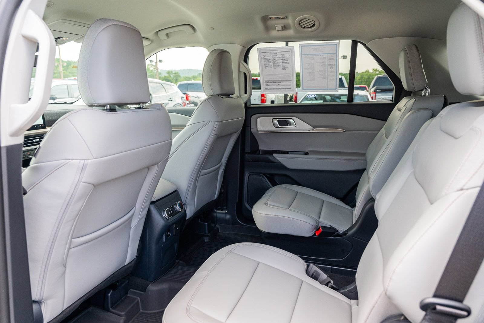 Certified 2026 Ford Explorer Active w/ Active Comfort Package RWD image 17