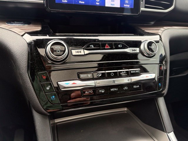 Certified 2023 Ford Explorer Limited AWD/4WD image 19