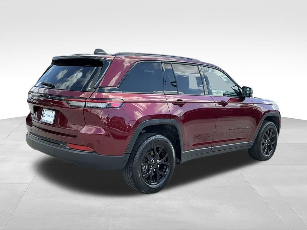 Used 2024 Jeep Grand Cherokee Altitude AWD/4WD image 6