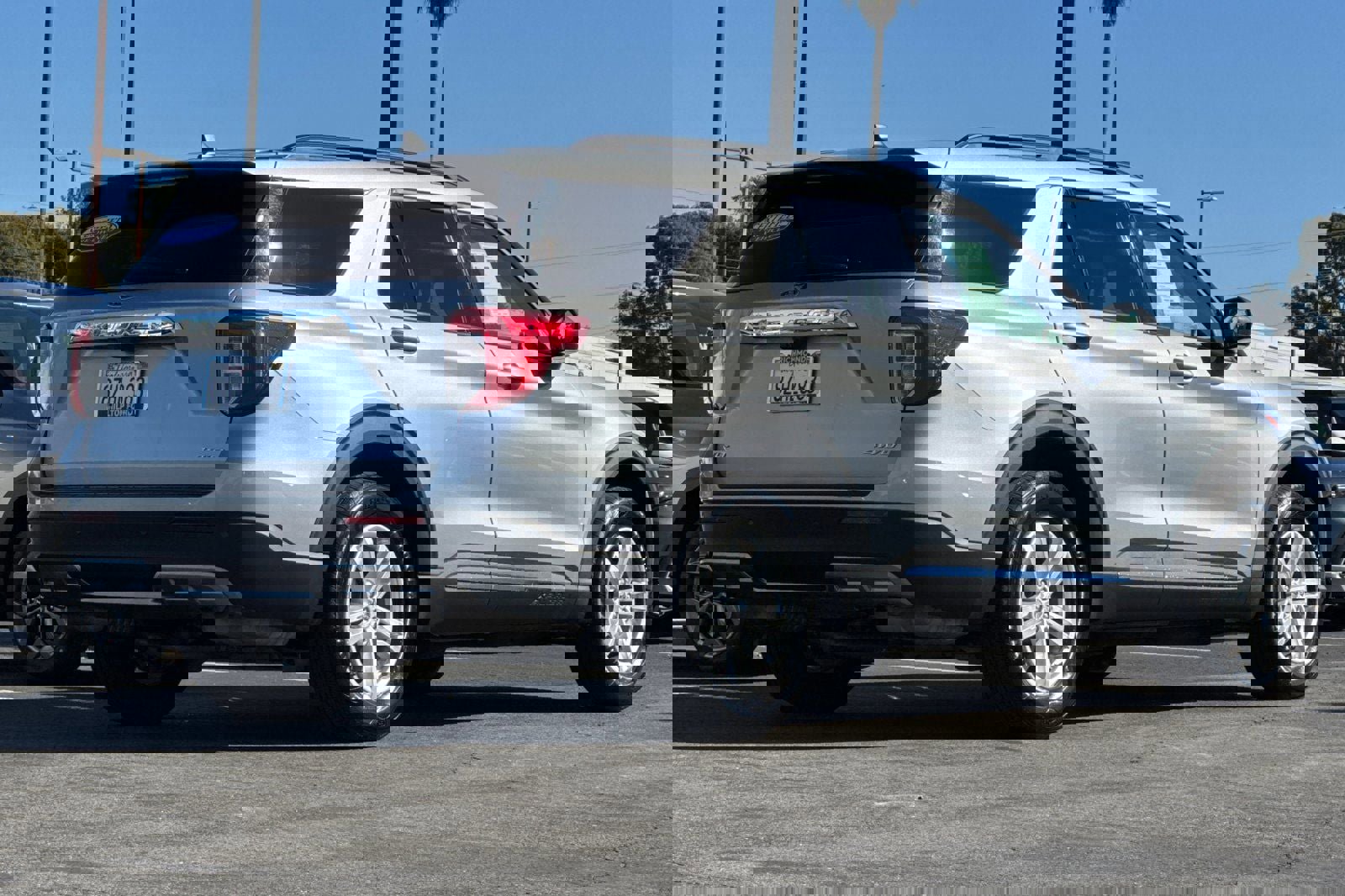 Certified 2022 Ford Explorer XLT w/ Equipment Group 202A image 5