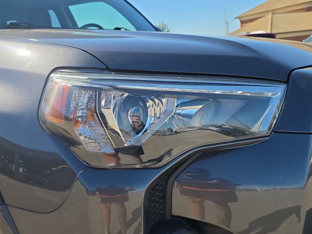 Used 2022 Toyota 4Runner SR5 Premium w/ Moonroof Package AWD/4WD image 9