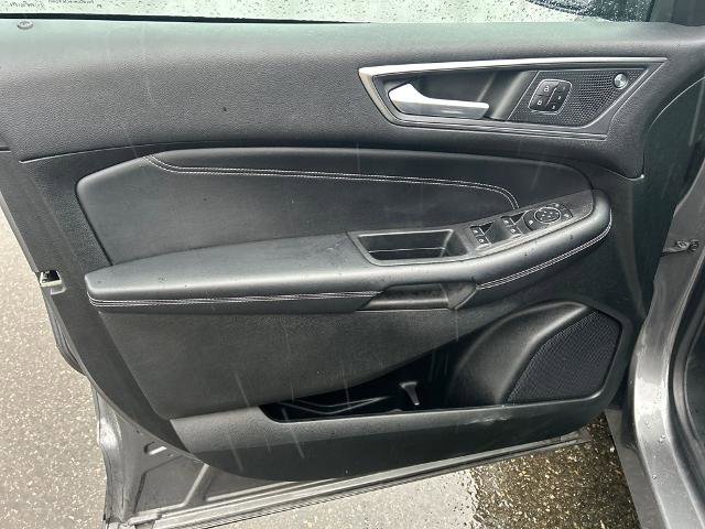 Certified 2022 Ford Edge Titanium w/ Class II Trailer Tow Package image 17